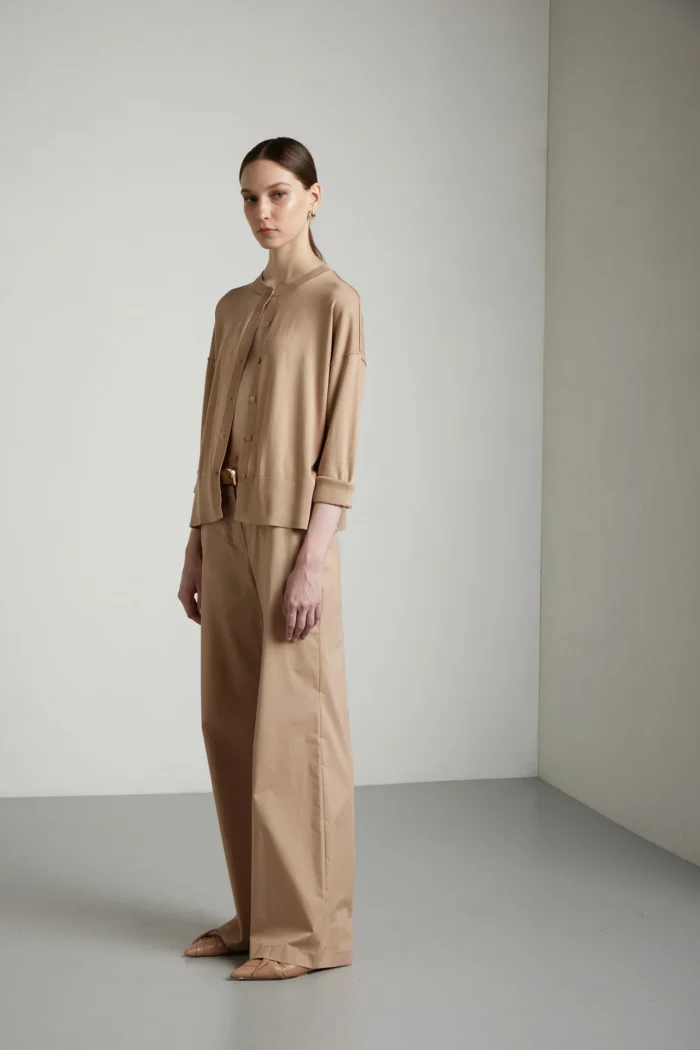 Cardigan a girocollo con bottoni