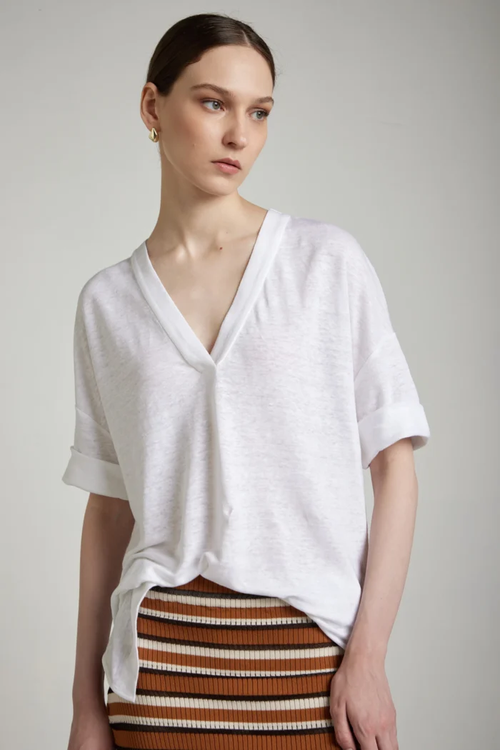 Maglia in  lino con scollo a v e manica a tre quarti