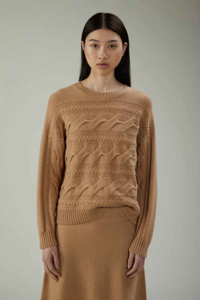 Maglia girocollo in lana e cashmere a trecce orizzontali