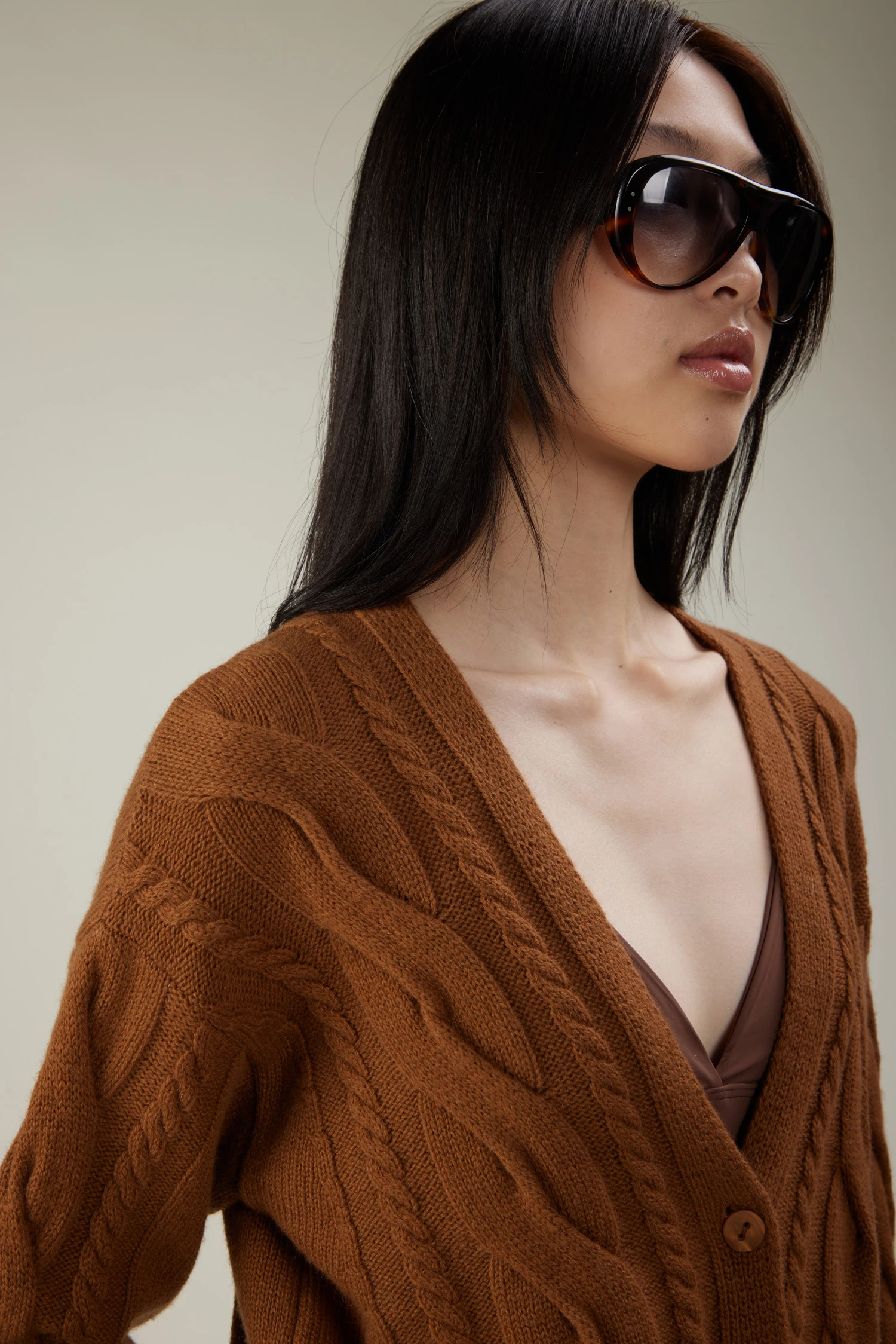 Cardigan in lana e cashmere a trecce con bottoni - immagine 2
