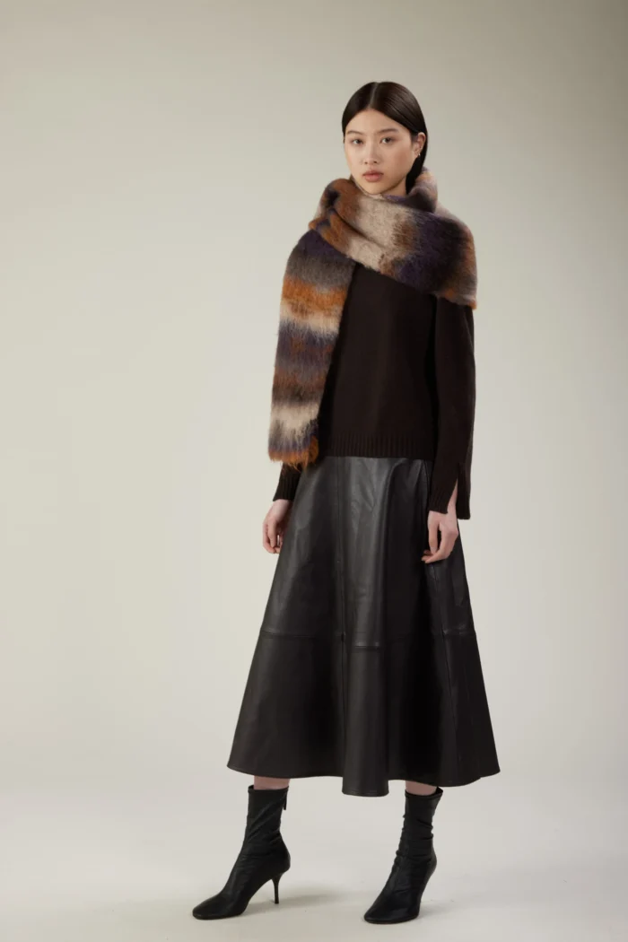 Maglia girocollo in lana e cashmere con spacchi laterali