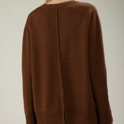Maglia girocollo in cashmere con spacco posteriore - Thumbnail Image 2