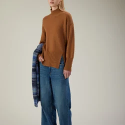 Maglia a collo alto in cashmere con spacco frontale - Thumbnail Image 1