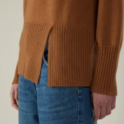 Maglia a collo alto in cashmere con spacco frontale - Thumbnail Image 3