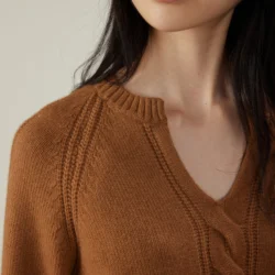 Maglia in cashmere con lavorazione a trecce e maniche raglan - Thumbnail Image 2