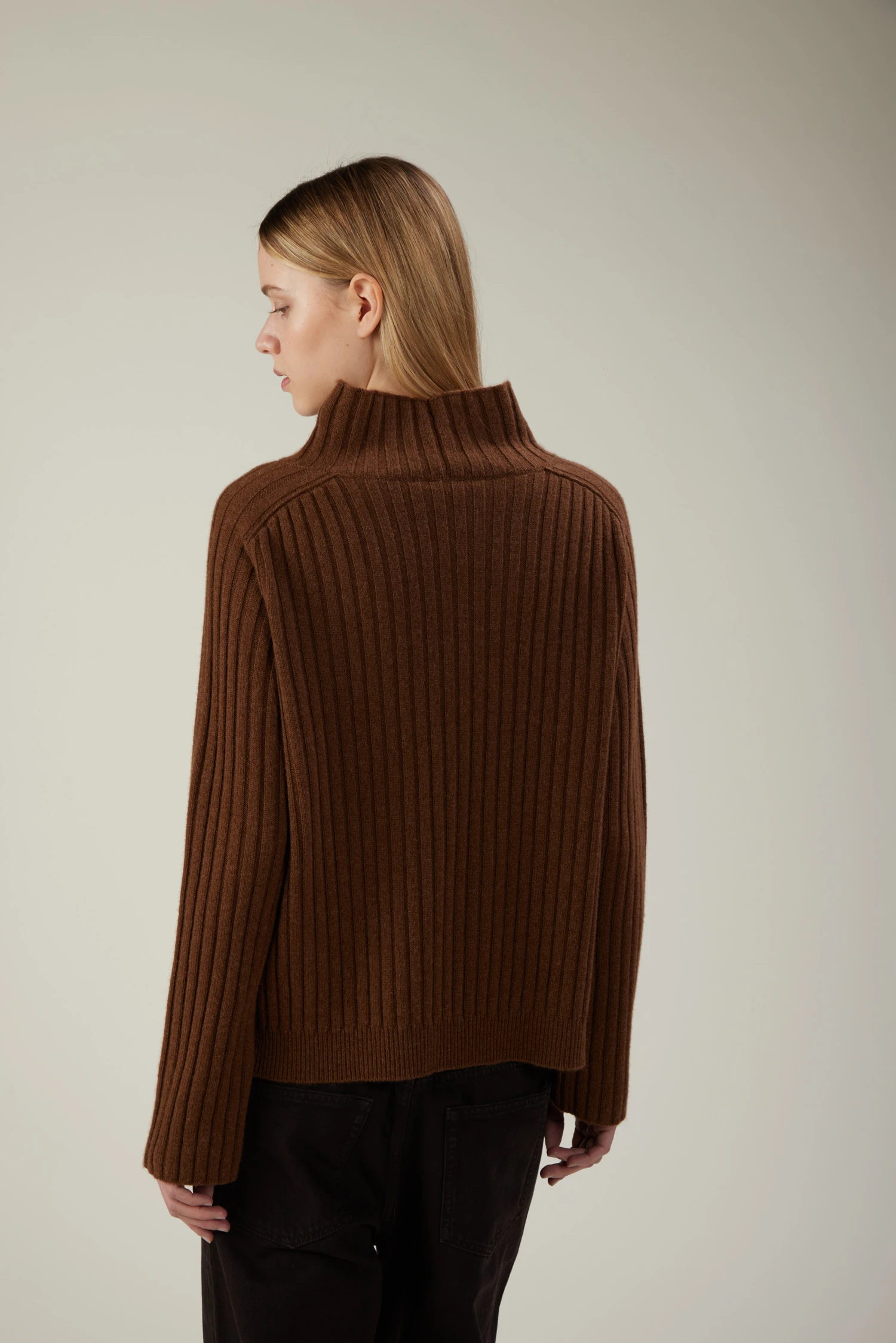 Maglione a coste in cashmere - immagine 3
