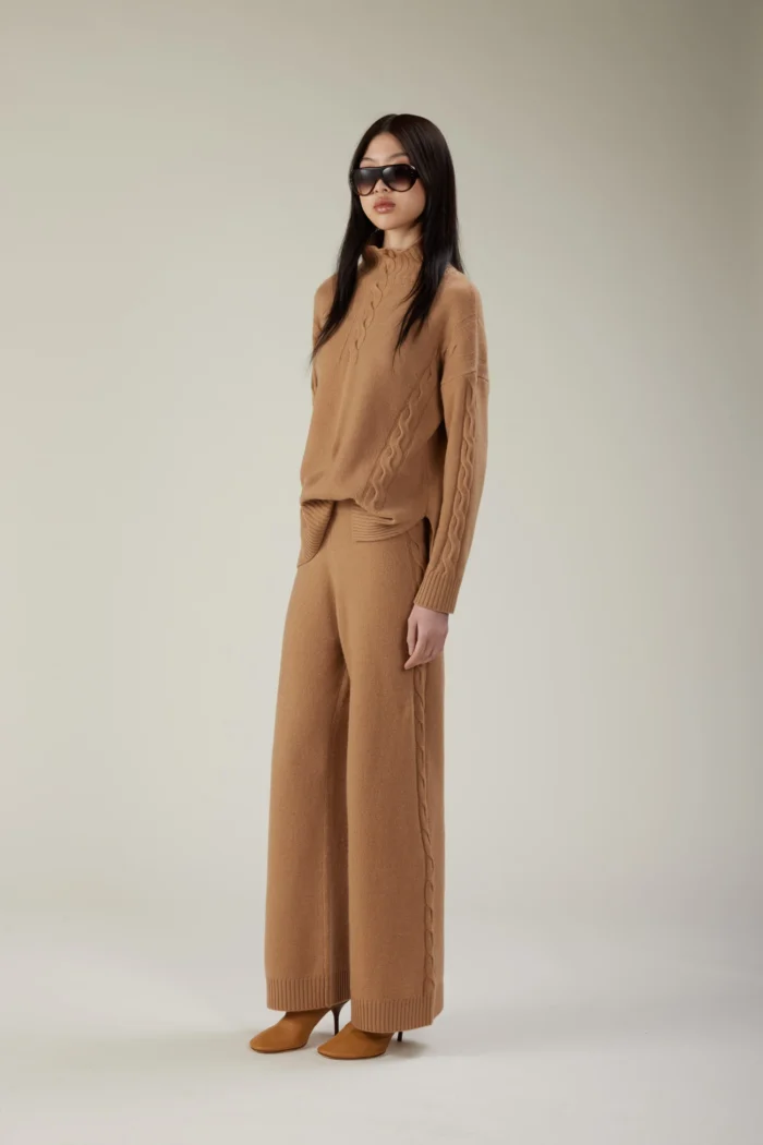 Pantalone in lana con lavorazione a trecce verticali