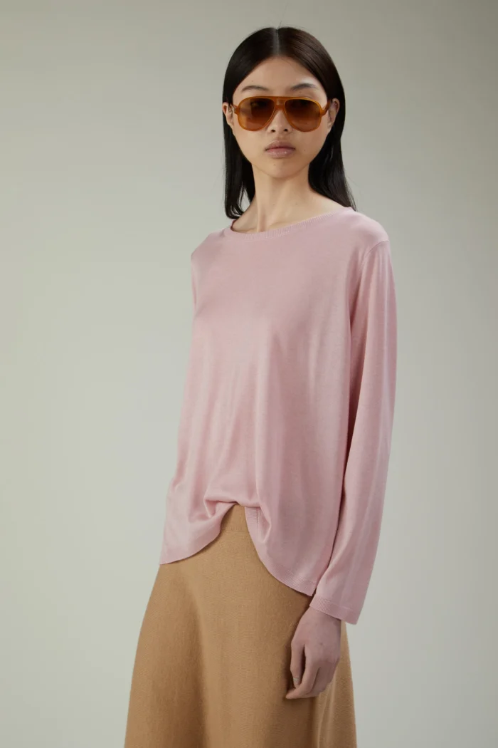 Maglia girocollo in seta e cashmere con spacchi laterali