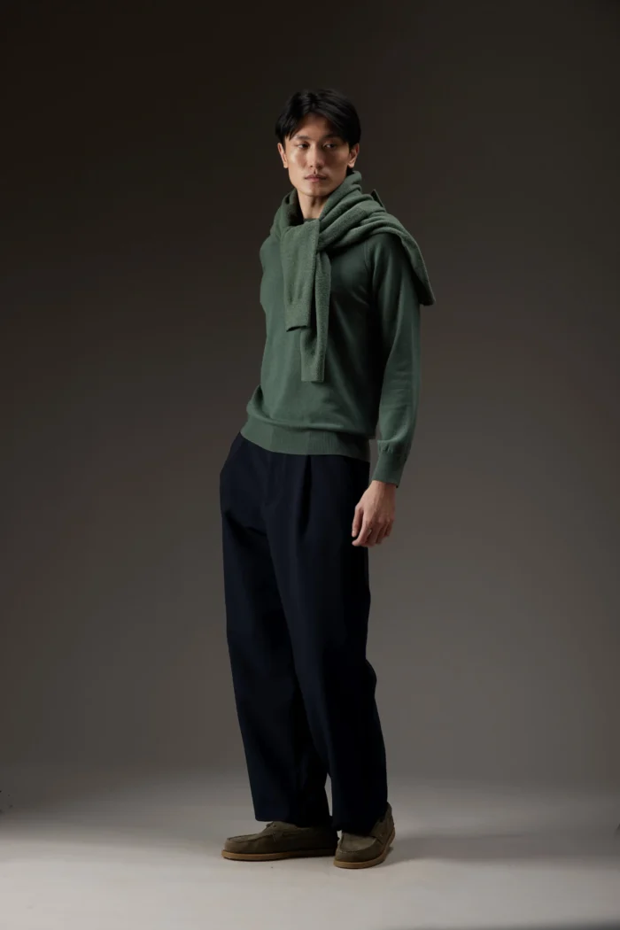 Maglia girocollo in cashmere dal taglio felpa