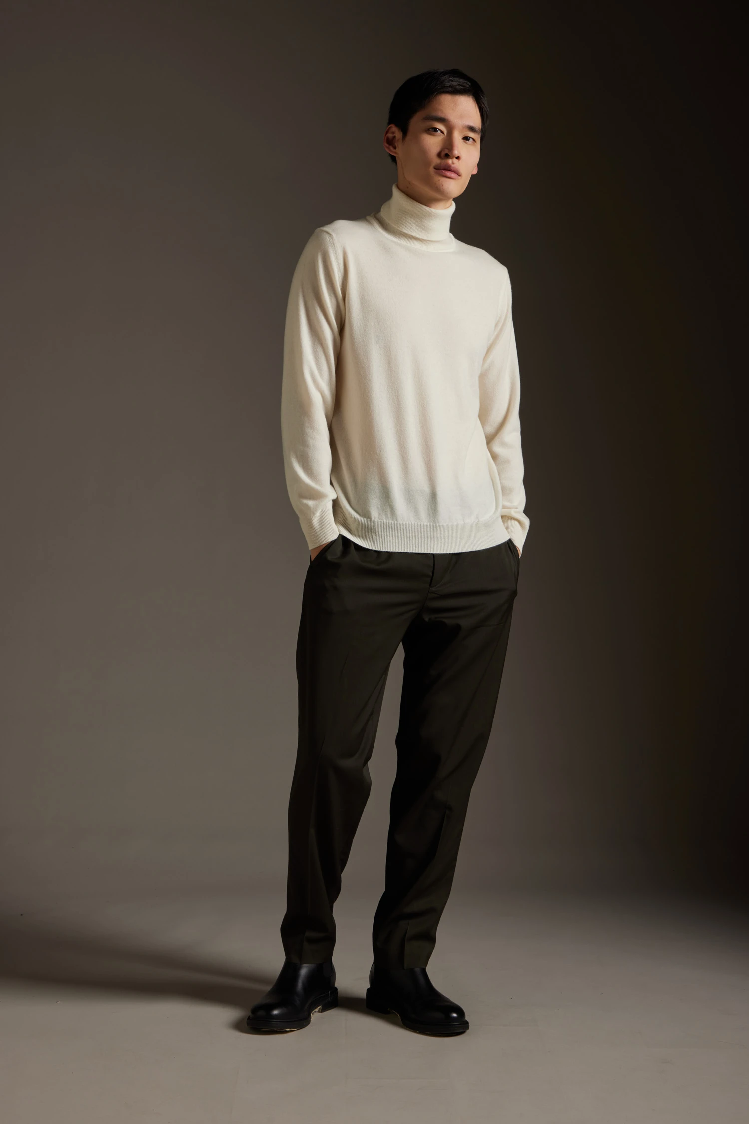 Maglia dolcevita in cashmere - immagine 1
