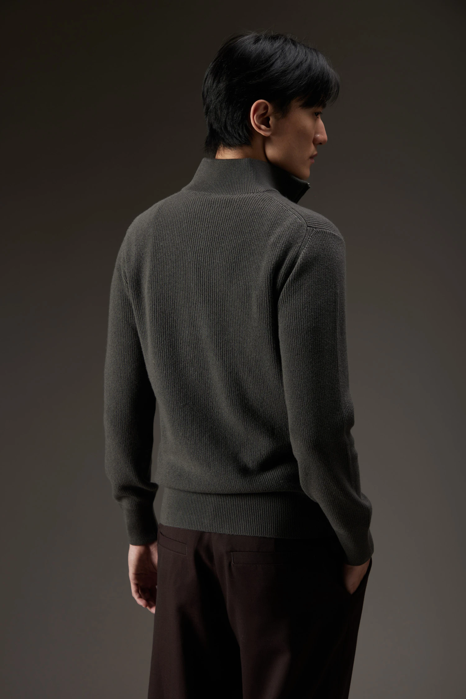 Maglia a collo alto a costa inglese in lana e cashmere con zip - immagine 3