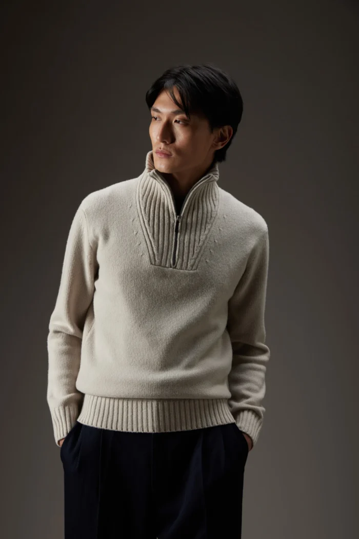 Maglia in lana con collo camionaire