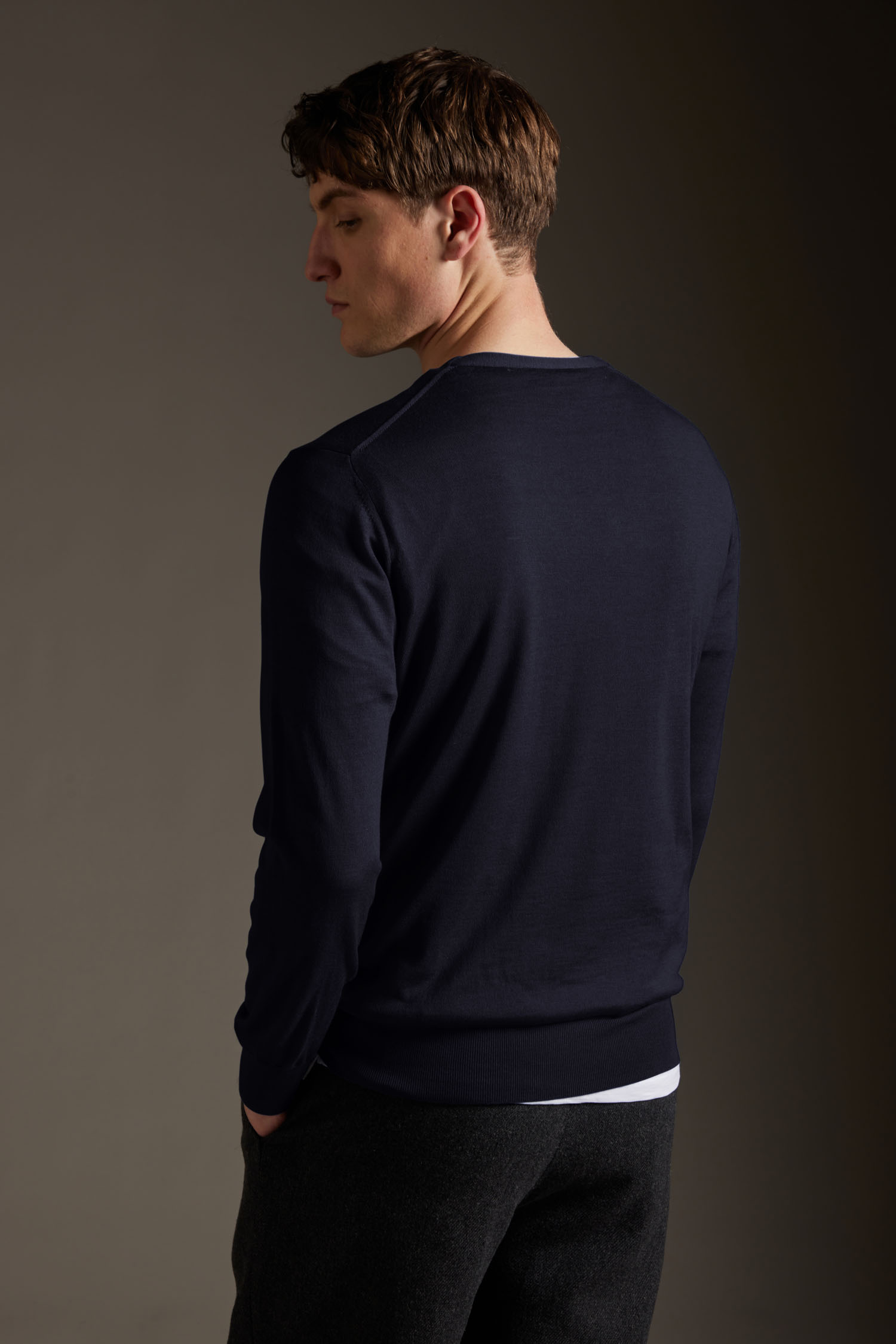Maglia girocollo in lana merino extrafine - immagine 2